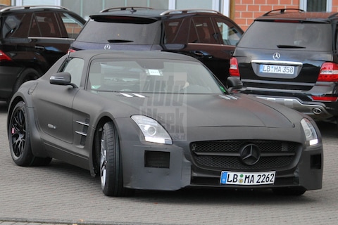 Mercedes SLS AMG Black Series laat zich zien
