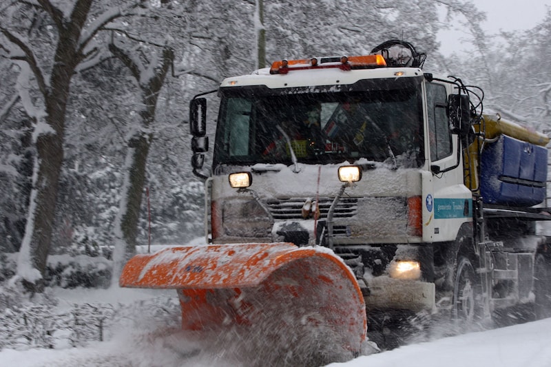 Sneeuwschuiver in de winter