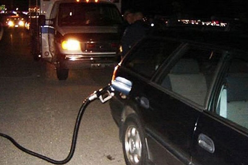 Wegrijden met de brandstofslang