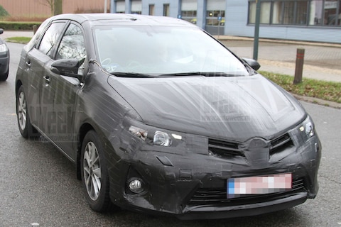 Toyota Auris voor het eerst op openbare weg