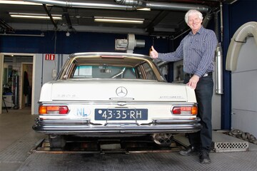 Op de rollenbank: Mercedes 280S