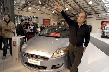 Sergio Marchionne bij Fiat Bravo | Foto: ANP/EPA