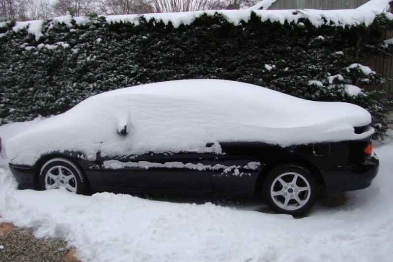 Mazda MX-6 in de sneeuw (foto: Herwin Werkman)