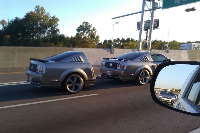 Ford Mustang met aanhanger