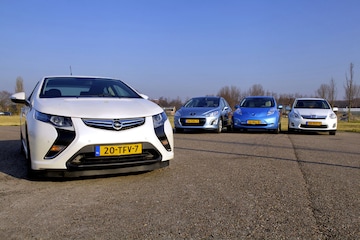 Opel Ampera  Nissan Leaf  Peugeot 308 1.6 e-HDi