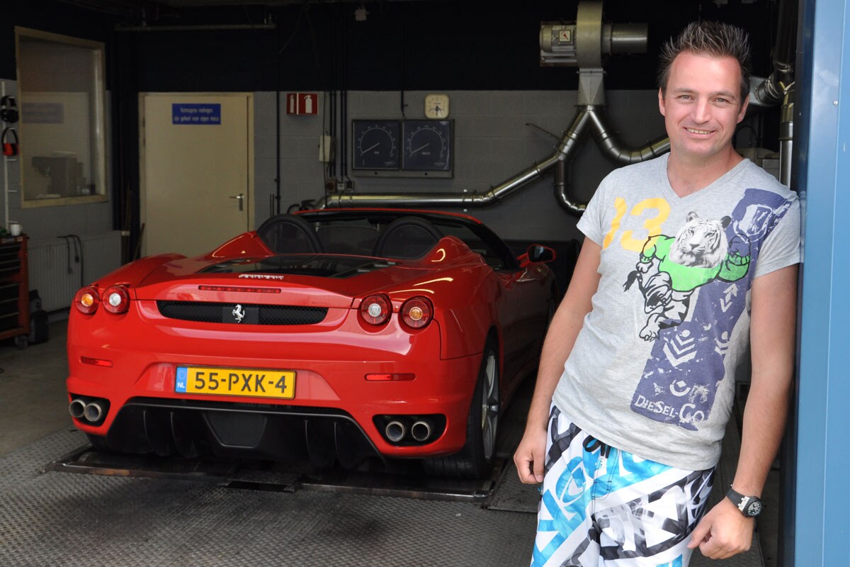 op de rollenbank Ferrari F430