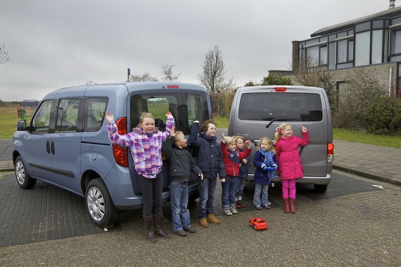 Nissan NV200 Evalia  Opel Combo Tour
