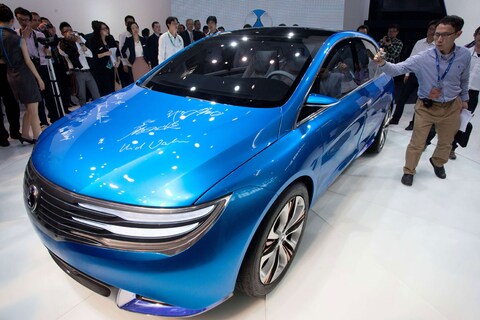 Denza laat met NEV z'n gezicht zien