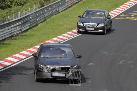 Mercedes test nieuwe S-klasse tegen zichzelf