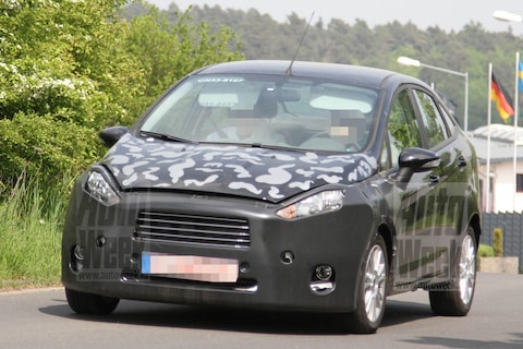 Gefacelifte Ford Fiesta ook als Sedan