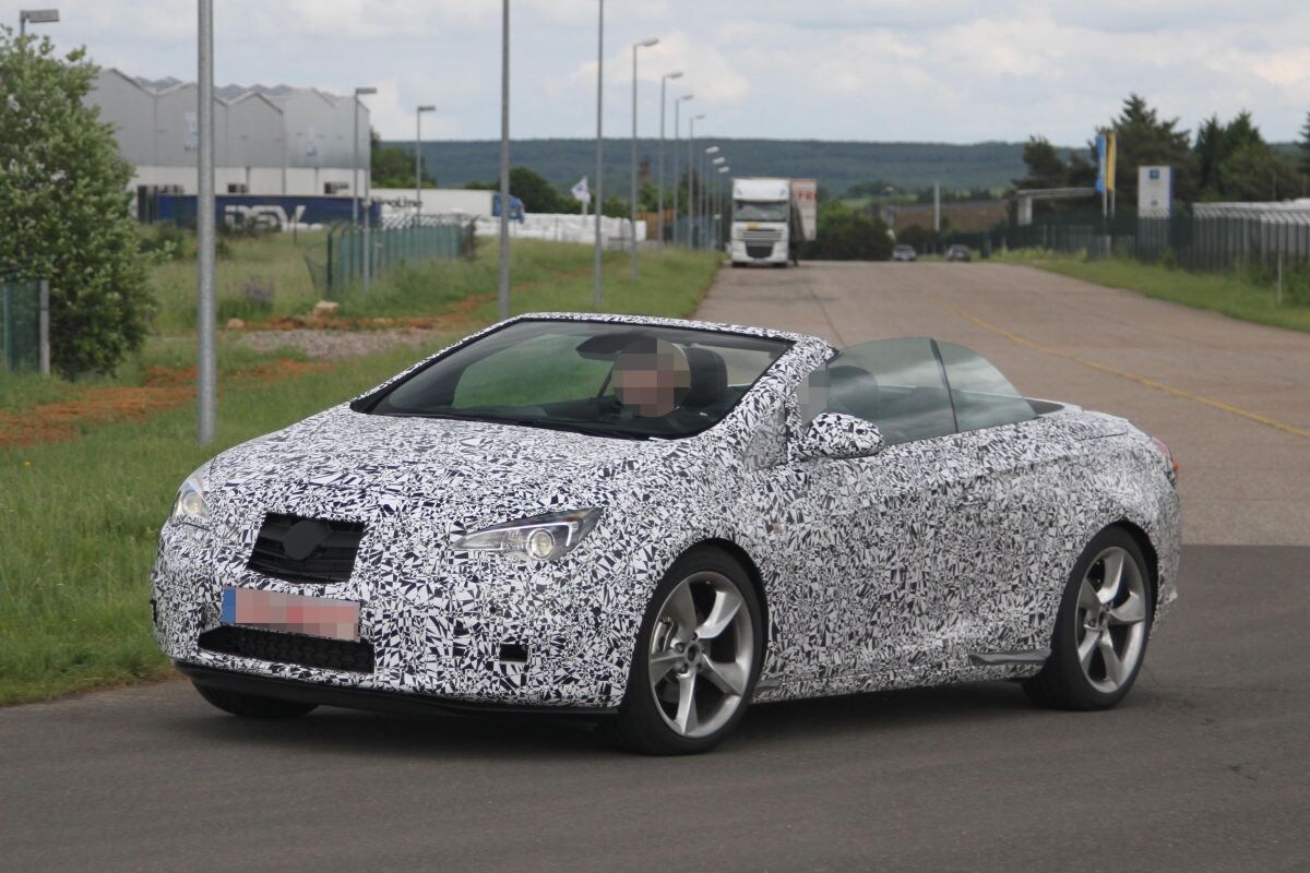 Opel Astra Cabrio spyshots