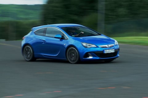 Opel Astra OPC (2012) - Test