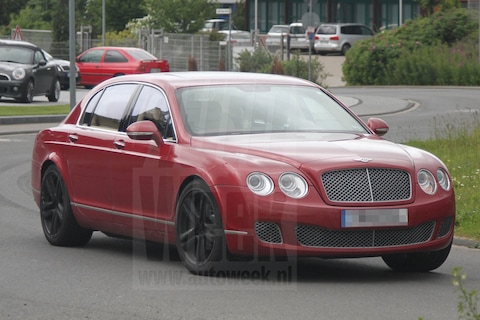 Bentley test Continental Flying Spur met V8