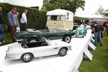 Aston Martins en Austin J40 modelauto's