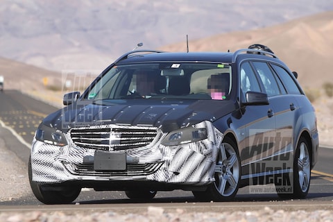 Mercedes-Benz E-klasse verder uit de kleren