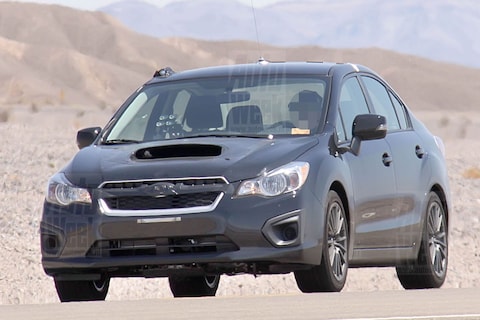 Subaru WRX warmt op in Death Valley