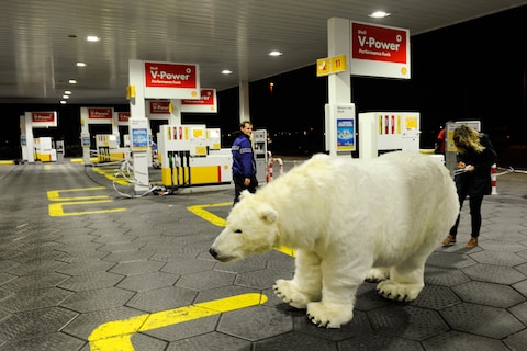 Greenpeace blokkeert Shell-tankstations