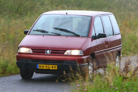 Peugeot 806 ST 2.0 - Klokje Rond