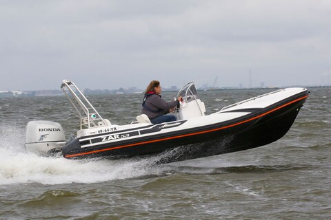 Reportage Honda Accord vs. Honda motorboot