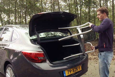 Opel Astra sedan (2012) - Test