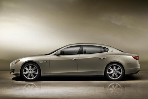 Lange Maserati Quattroporte op komst