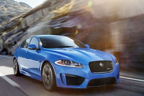 Luxe supersmurf: Jaguar XFR-S 