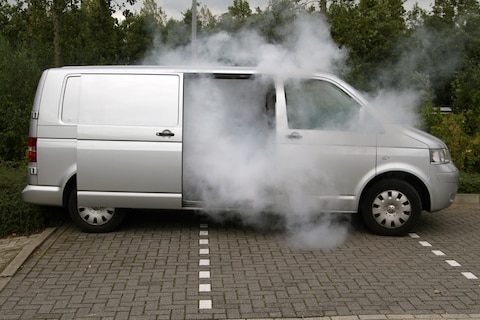 Autodieven de mist in met rookgordijn 