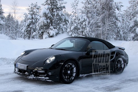 Sneeuwschuiven met Porsche 911 Turbo Cabrio