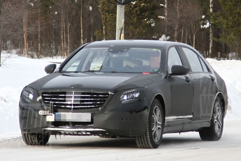 Mercedes S-klasse Pullman alvast in de sneeuw