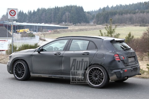 Mercedes GLA 45 AMG in trainingspak