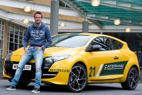 Giedo van der Garde aan de Renault Mégane R.S.