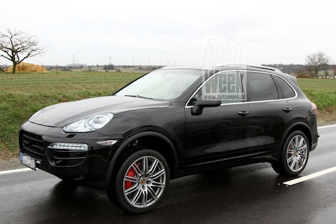 Porsche Cayenne nu al onder het mes