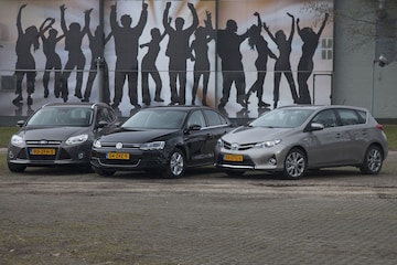 Volkswagen Jetta Hybrid - Toyota Auris Hybrid  Fo