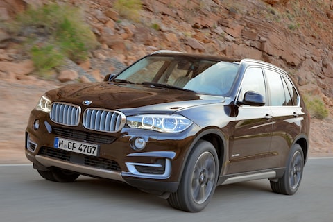 BMW stuurt gloednieuwe X5 de wei in