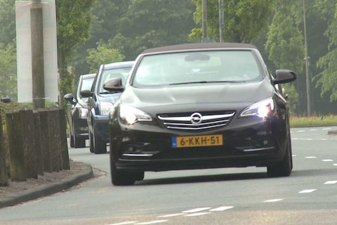 Achteruitkijkspiegel: 'Wat kies jij, Polo of Corsa?'