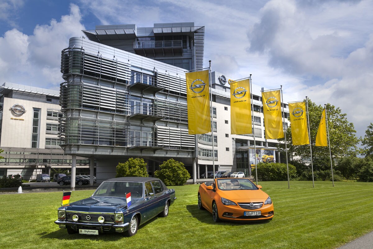 Opel Cascada en Oranje (foto: ANP)