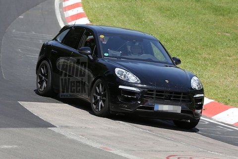 Gespierde Porsche Macan over de 'Ring