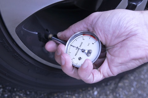 Veel auto's op pad met te lage bandenspanning