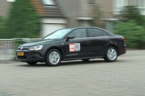 Achteruitkijkspiegel - 'Gaat Jetta Hybrid Prius achterna?'