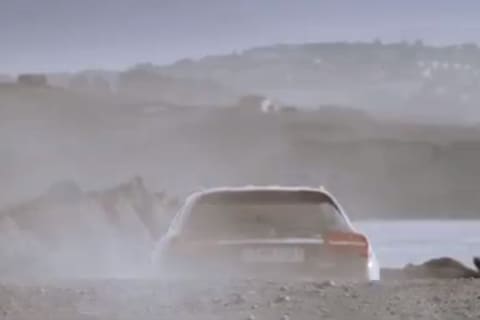 Mercedes GLA duikt op in teaservideo