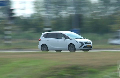 Achteruitkijkspiegel 'BVO'tje om 8 uur 's ochtends'