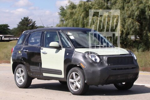 Kleine Jeep verkleedt zich als Fiat 500L