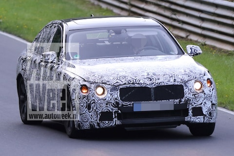 BMW jaagt 7-serie door de Eifel 