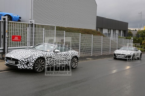 Jaguar zet F-Type Coupé naast Roadster