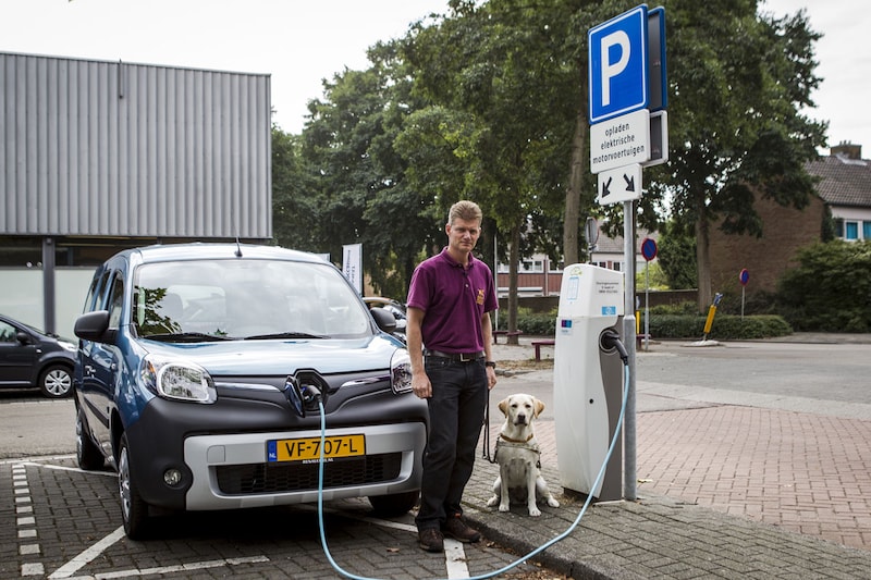 Renault Kangoo Z.E. KNGF Geleidehonden