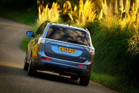 Mitsubishi Outlander PHEV terug naar garage