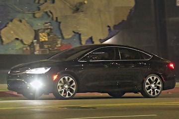 Chrysler 200 spyshots