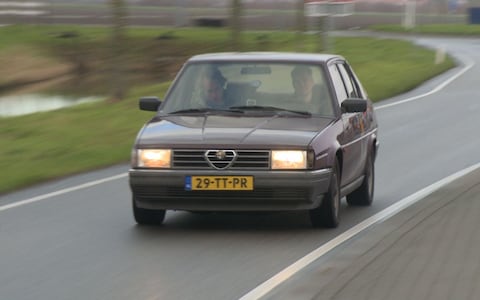 Achteruitkijkspiegel - 'Mini JCW te hoog kermisgehalte'