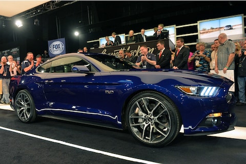 Eerste Mustang en Camaro's weg voor hoofdprijs