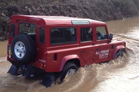 Journaal - Test elektrische Defender en Bowler-experience